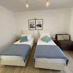 St. Nicholas 4* חוואר