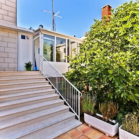 Гостевой дом St. Nicholas Хвар