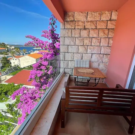 St. Nicholas Гостьовий будинок Хвар