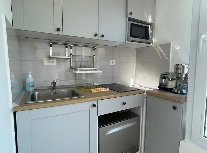 St. Nicholas 4* Χβαρ